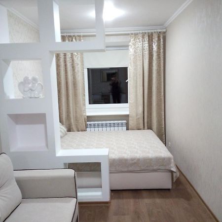 Two-Bedroom Apartment In The Center Khmel'nyts'kyy Luaran gambar