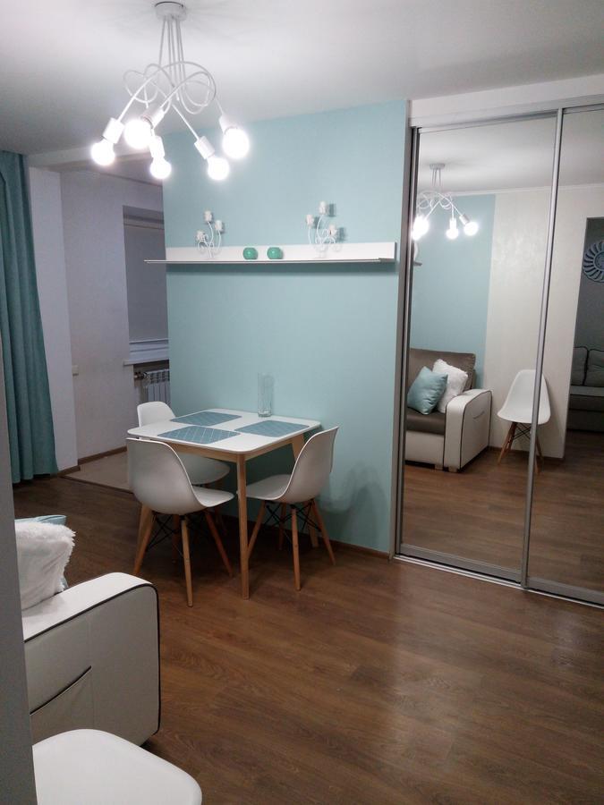 Two-Bedroom Apartment In The Center Khmel'nyts'kyy Luaran gambar